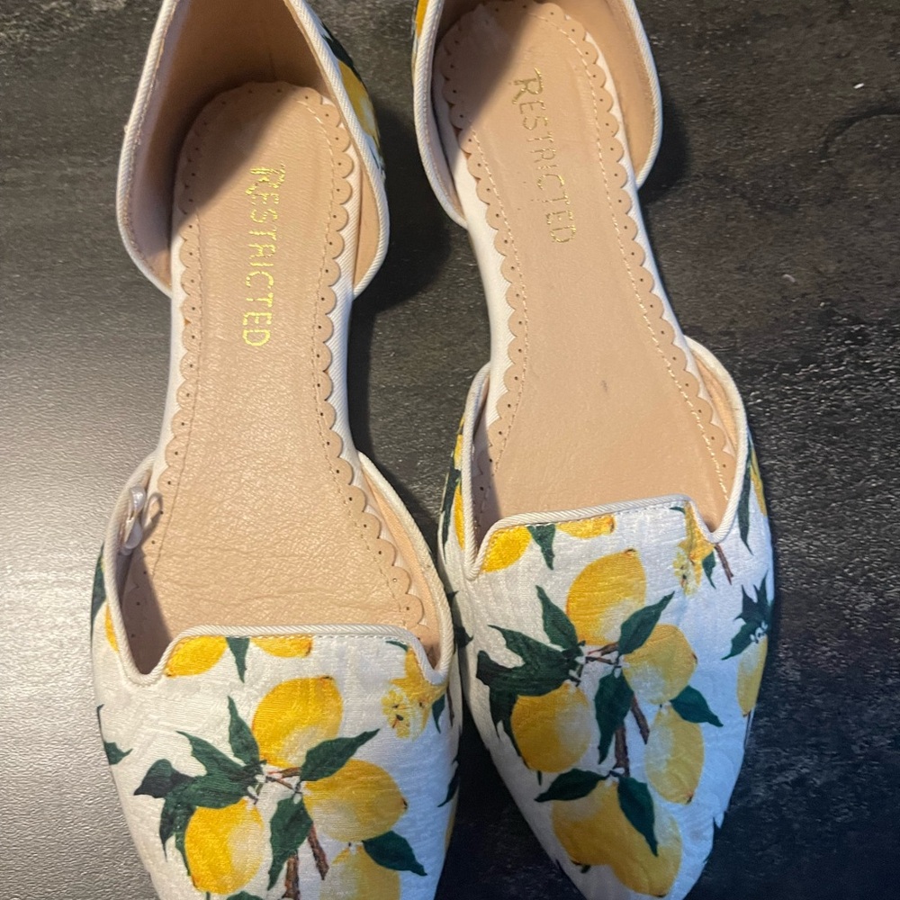 Restricted White and Yellow Flats with Citrus Design